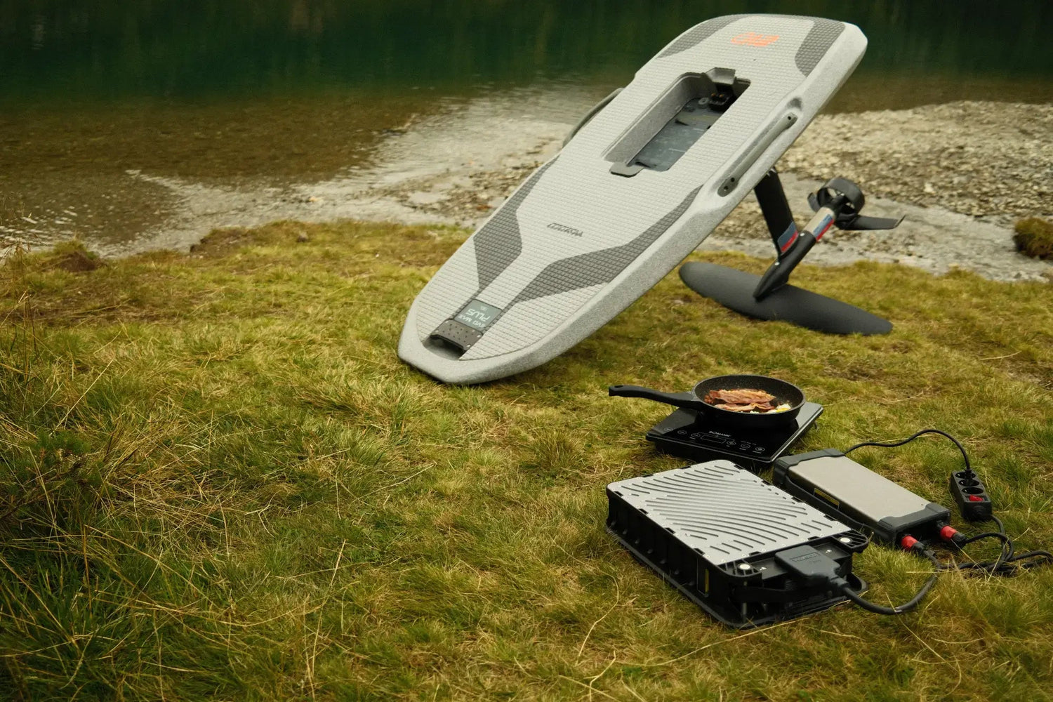 waydoo-flyer-evo-max-plus-efoil-battery-outdoor-camping-scene-01.webp